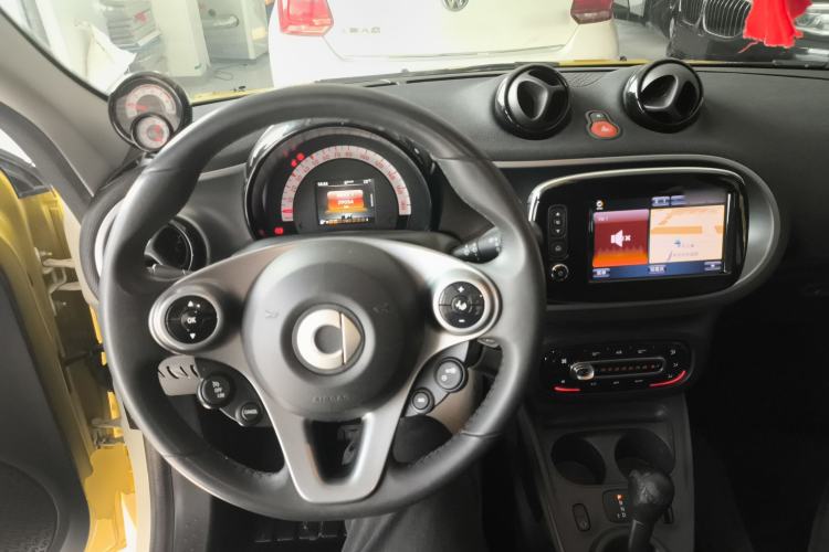 Used smart forfour 2016 0.9T 66 kW Pioneer Edition
