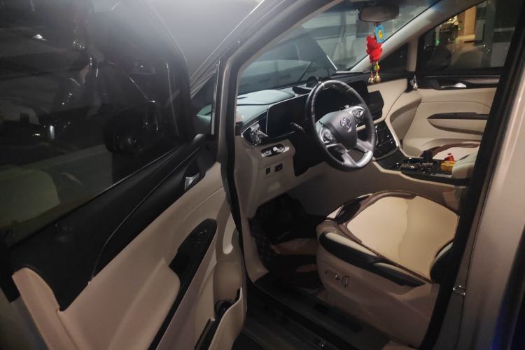 Used Buick GL8 2022 ES Landtrek 653T Comfort Edition