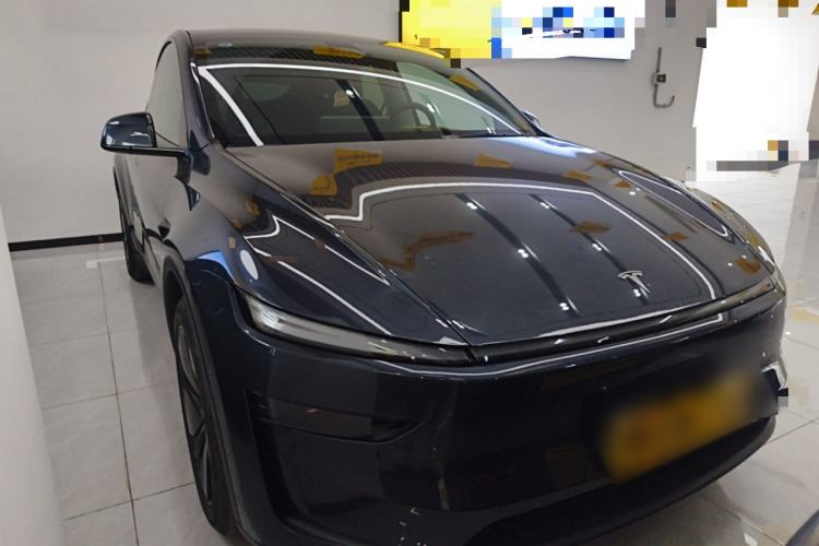 Used Tesla Model Y 2025 Long-Range All-Wheel-Drive Version Front Right 45 Deg