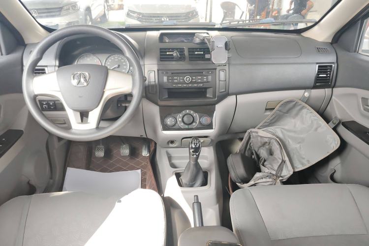 Used BAIC Weiwang M20 2014 1.5L practical type BJ415A Center Console
