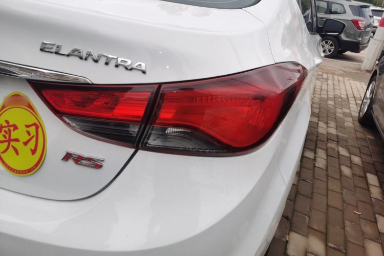 Used Hyundai Elantra (5th Generation / Langdong) 2016 1.6L Automatic Smart Version