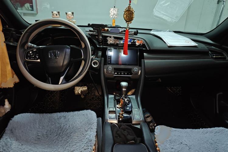 Used Honda Civic 2021 HATCHBACK 220TURBO CVT New Trendsetter Center Console