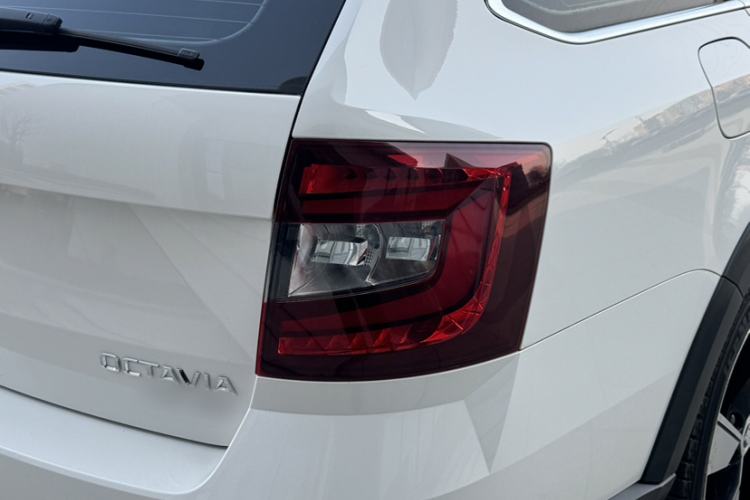 Used Skoda Octavia 2019 TSI280 DSG Luxury Edition Station Wagon China VI Standard