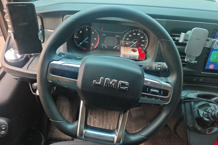 Used JMC Fushun 2022 2.0T Manual Multi-Function Passenger Vehicle Short Wheelbase Mid-Height Roof 6-Seater
