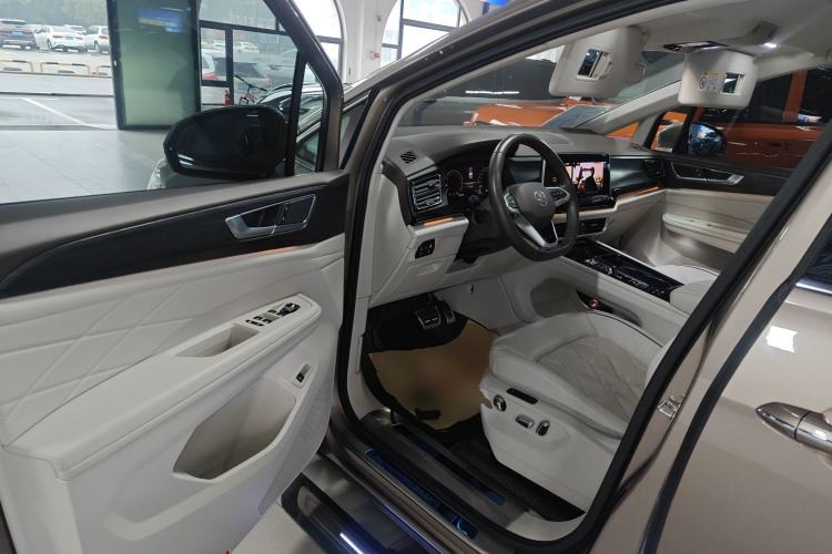 Used Volkswagen Viloran 2022 380TSI Prestige Edition