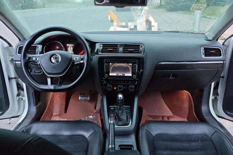 Used Volkswagen Sagitar 2015 230TSI Automatic Luxury Model
