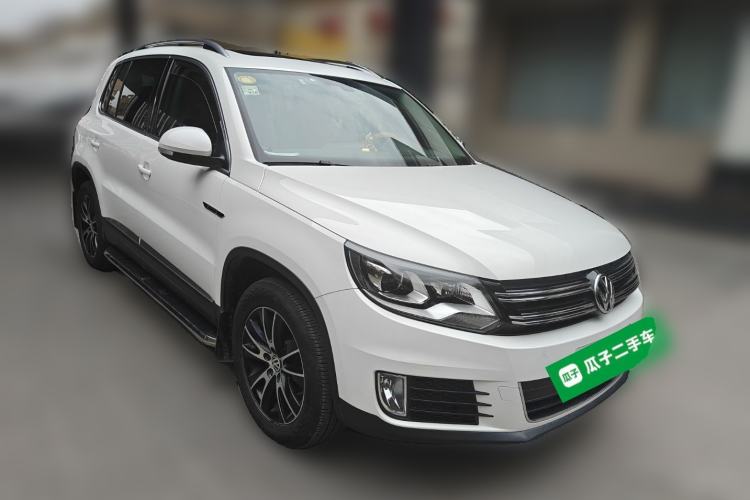 Used Volkswagen Tiguan 2016 300TSI Automatic All-Wheel Drive Luxury Edition Front Right 45 Deg