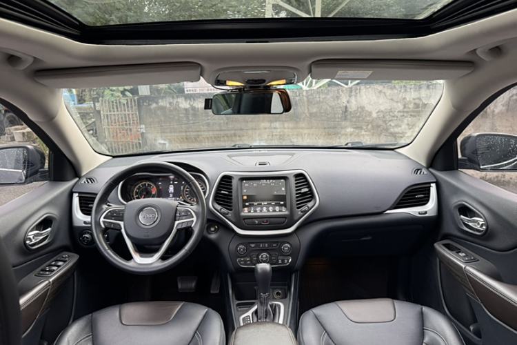 Used Jeep Cherokee 2017 2.0L Superior Edition