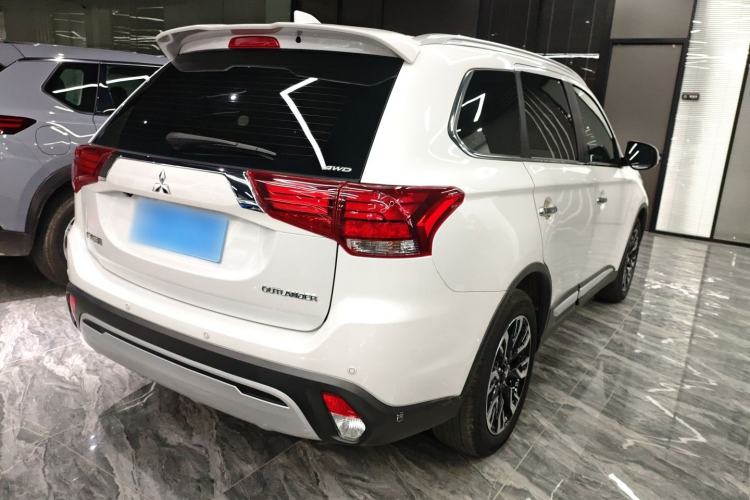 Used Mitsubishi Outlander 2021 2.4L 4x4 Comfort Edition 5 Seats Rear Right 45 Deg