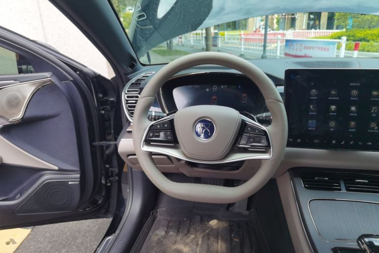Used BYD Han 2025 EV Intelligent Driving Edition 701KM LiDAR Flagship Model Steering Wheel