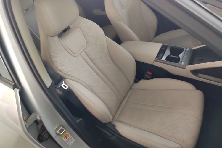 Used BYD Yuan UP 2025 Intelligent Driving Version 401 KM Dynamic Edition Right Front Seat