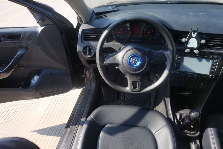 Used Volkswagen Santana 2015 1.6L Manual Fashion Edition