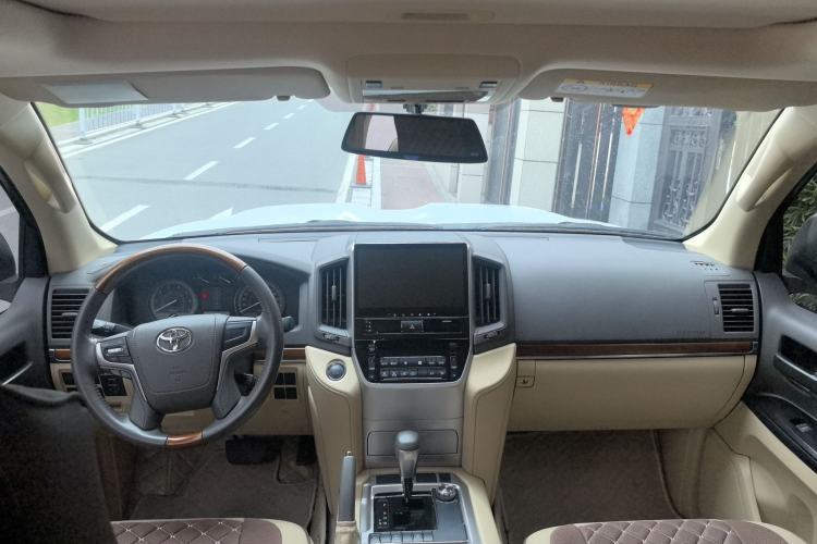 Used Toyota Land Cruiser 2015 4.0L 8-Seater Middle East Version