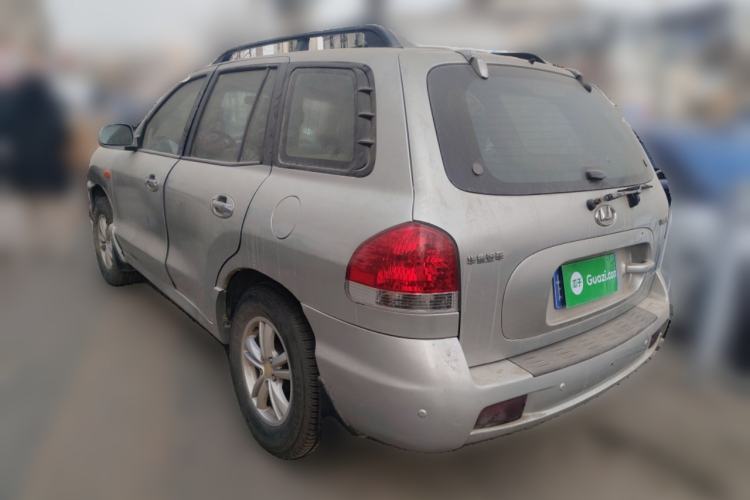 Used Huatai Santa Fe Classic 2012 2.0L Gasoline Manual Two-Wheel Drive with Sunroof
