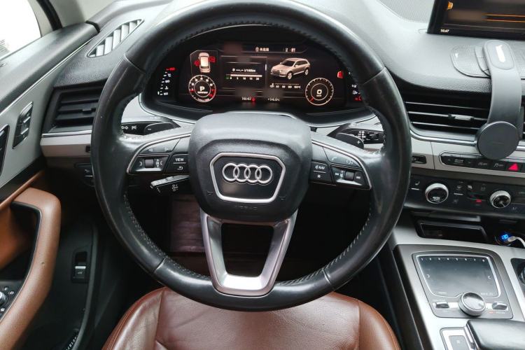 Used Audi Q7 2018 40 TFSI Comfort Model
