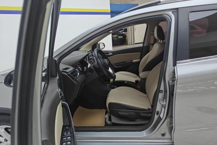 Used Baojun 310W 2017 1.5L Manual Fashion Model China V