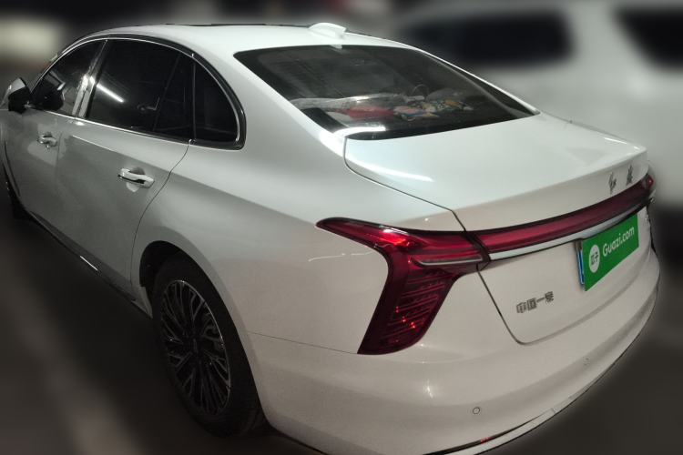 Used Hongqi H5 2025 2.0T Automatic Flag Edition – 500 000 Units Commemorative Version
