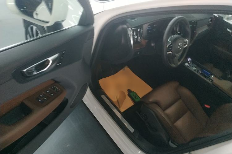 Used Volvo XC60 2025 B5 Four-Wheel Drive Smart & Advanced Luxury Edition
