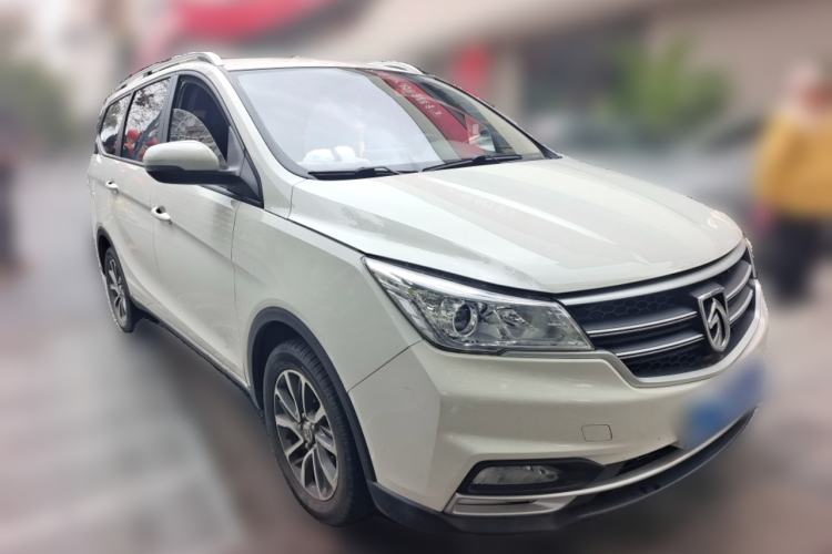 Used Baojun 730 2019 1.5L Manual Fashion Model 7-seater China VI Front Right 45 Deg