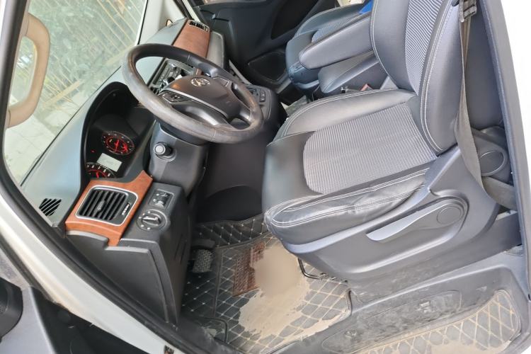 Used SAIC MAXUS G10 2016 2.0T Automatic Elite Edition Left Front Seat