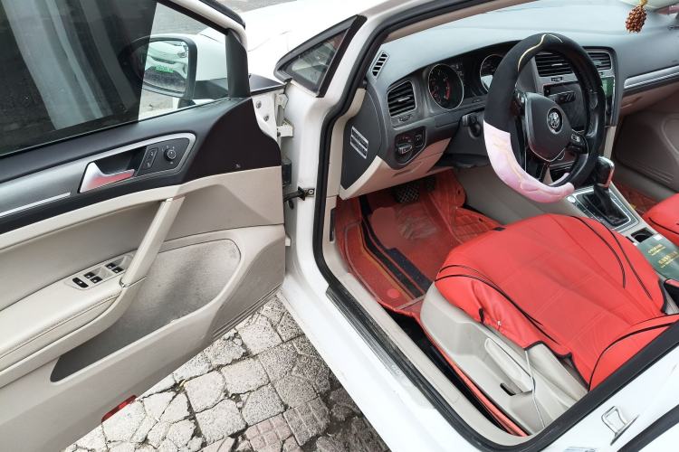 Used Volkswagen Golf 2016 230TSI Automatic Luxury Version
