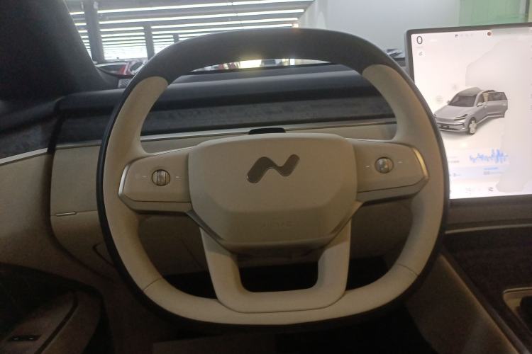 Used ONVO Luxeed L90 2025 Model—Ultra Six-Seater Version Steering Wheel