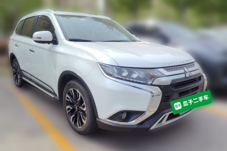 Used Mitsubishi Outlander 2019 2.4L 4x4 Zhi Xiang Edition 5 Seats China VI Standard