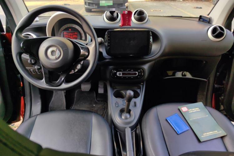 Used smart fortwo 2015 1.0L 52 kW hardtop Dynamic version
