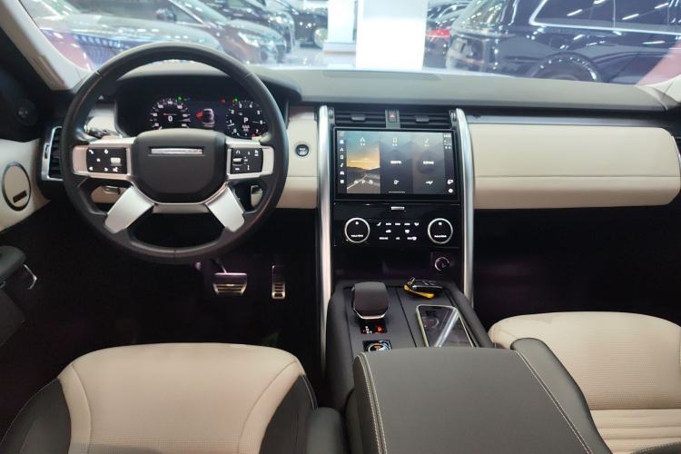Used Land Rover Discovery 2023 Revised Version 360 PS R-Dynamic S Center Console