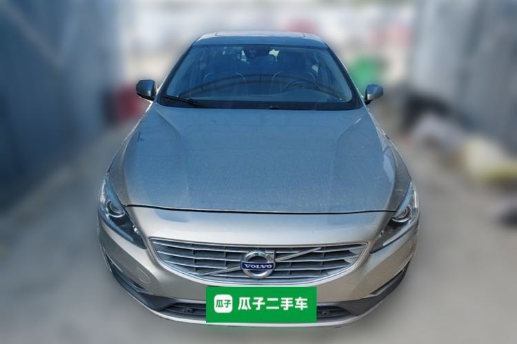 Used Volvo S60 2015 S60L 2.0T Zhiyuan Edition
