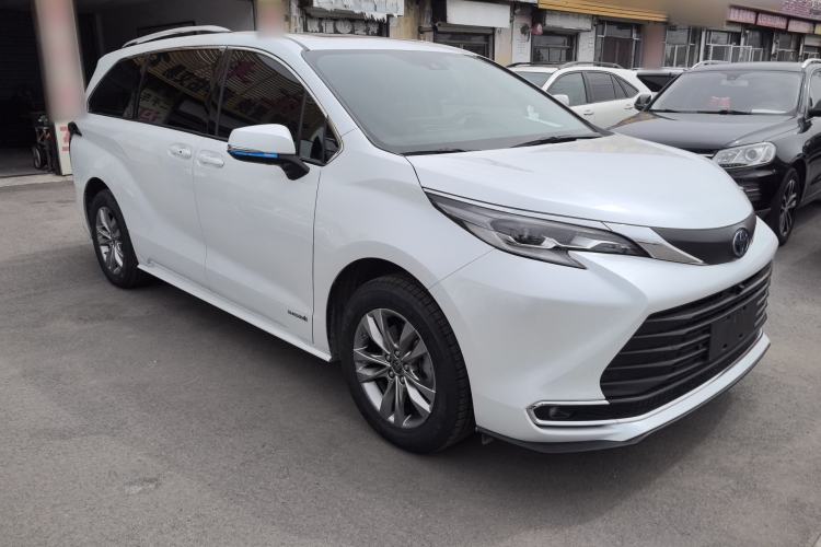 Used Toyota SIENNA 2023 2.5L Hybrid Comfort Edition Front Right 45 Deg
