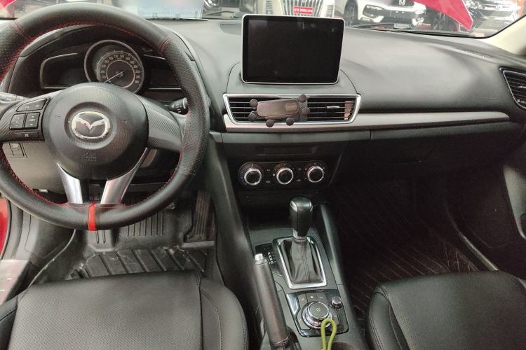 Used Mazda 3 Axela 2016 Sedan 1.5L Automatic Comfort Model