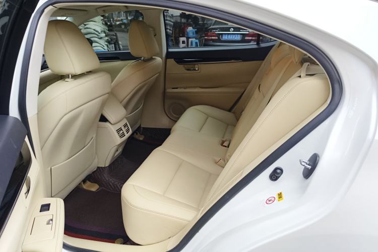 Used Lexus ES 2013 300h Elite Edition