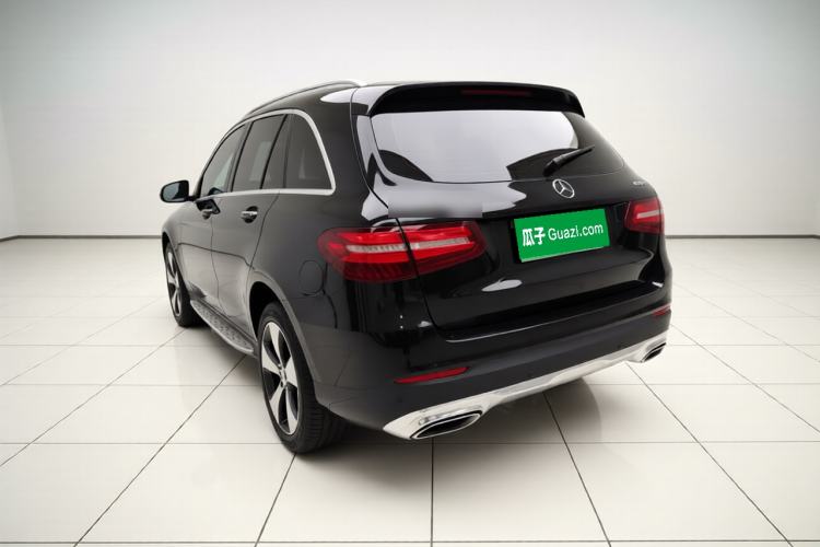 Used Mercedes-Benz GLC 2016 GLC 300 4MATIC Luxury Model Exterior 3