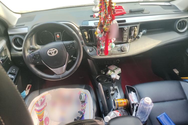 Used Toyota RAV4 2016 2.0L CVT Two-Wheel Drive Smart Edition China V Standard Center Console