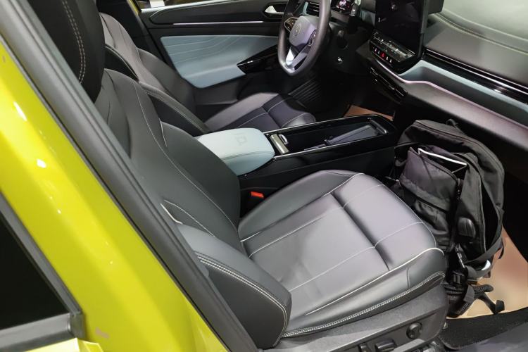 Used Volkswagen ID.4 X 2021 Pure+ Long-Range Edition Right Front Seat