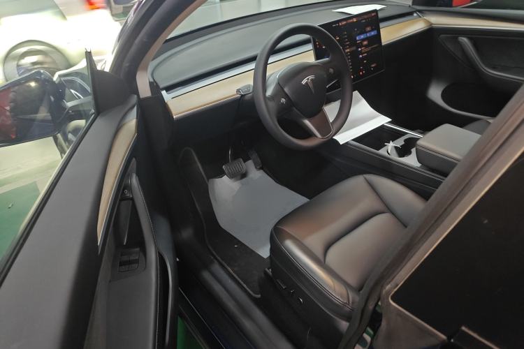 Used Tesla Model Y 2021 Long-Range All-Wheel-Drive Version 3D7