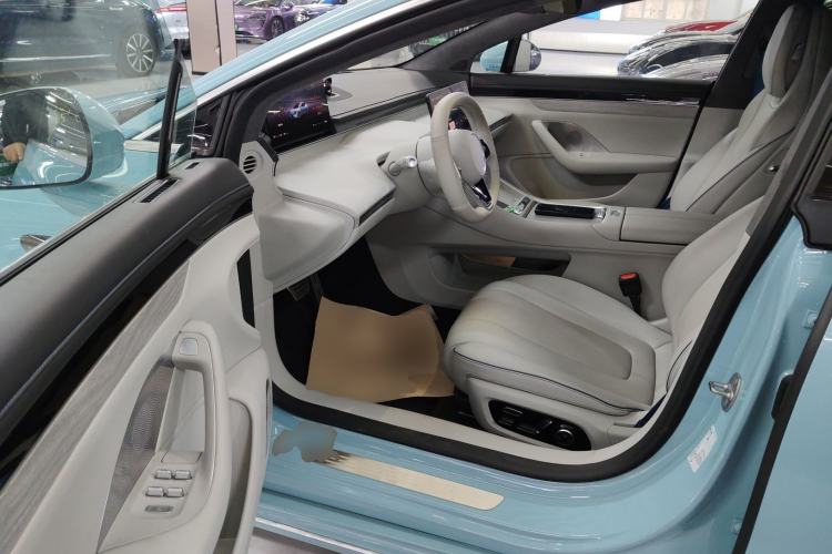 Used Hima Luxeed S7 2025 785 km Ultra