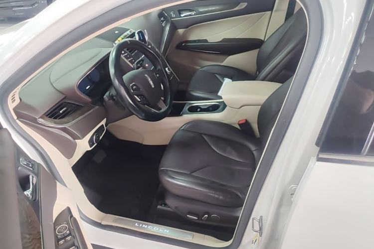 Used Lincoln MKC 2017 2.0T Two-Wheel-Drive Luxury Edition
