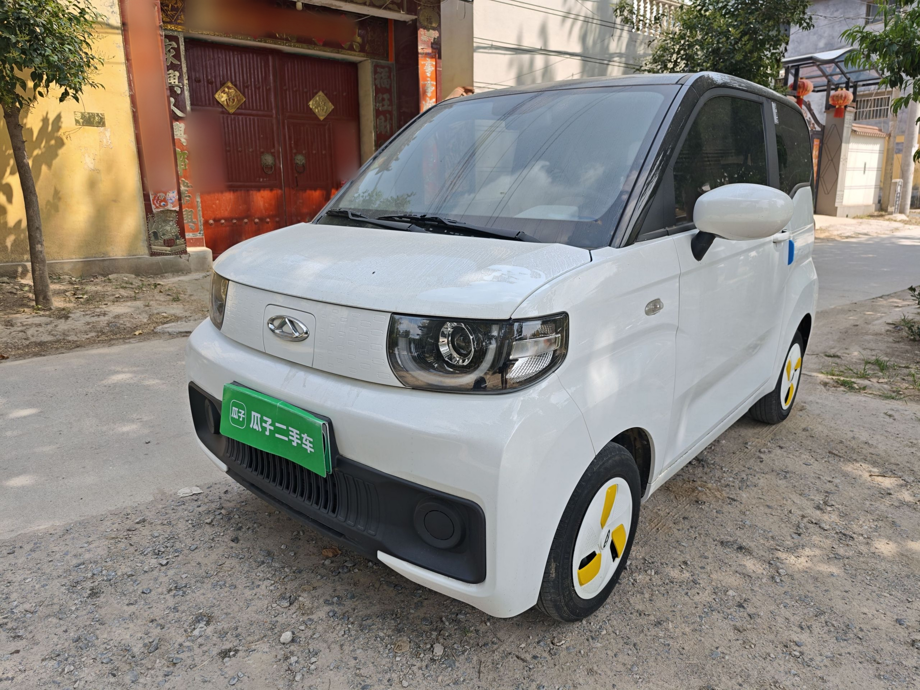 Unter der Vorderseite des Autos