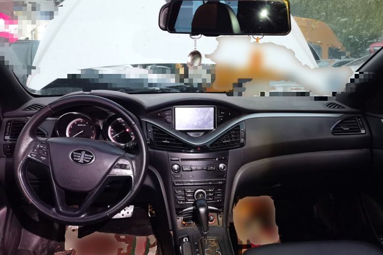 Used Bestune B70 2014 1.8T Automatic Sport Luxury Model Center Console