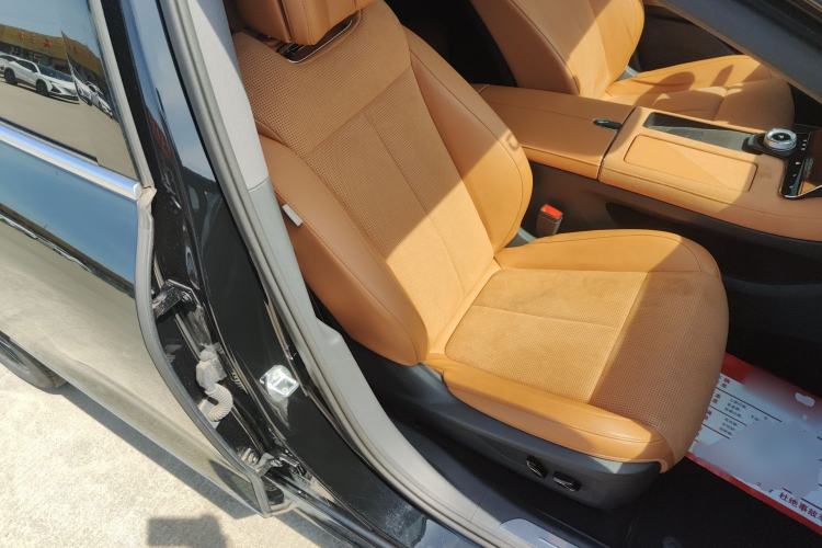 Used VOYAH PASSION 2024 PHEV Four-Wheel Drive Ultra-Long Range Executive Edition Right Front Seat