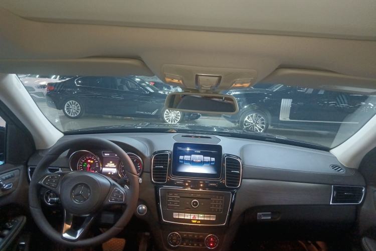 Used Mercedes-Benz GLS 2018 Refreshed GLS 400 4MATIC Dynamic Edition Center Console