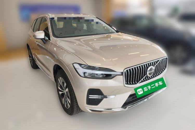 Used Volvo XC60 2025 B5 4x4 Smart Luxury Edition Front Right 45 Deg