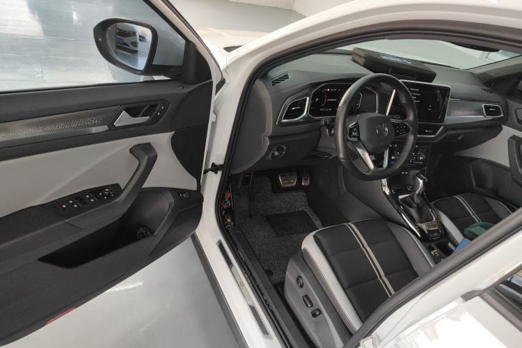 Used Volkswagen T-ROC 2023 300TSI DSG Two-Wheel-Drive Chen Guang Edition Driver Seat