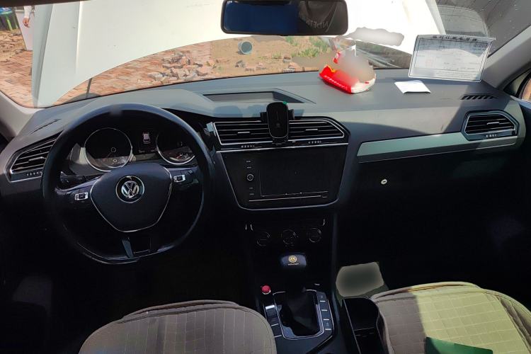 Used Volkswagen Tiguan L 2019 280TSI Automatic Two-Wheel Drive Panoramic Comfort Edition China V Standard Center Console