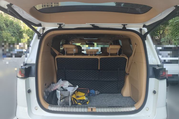 Used VOYAH Dream 2024 EV Long-Range Premium Edition