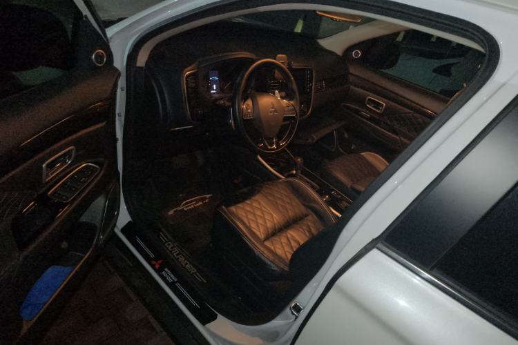 Used Mitsubishi Outlander 2020 2.4L 4x4 Zhi Xiang Edition 5 Seats