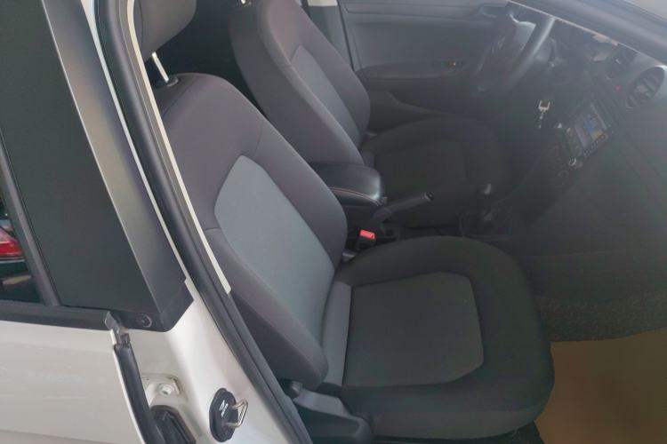 Used Volkswagen Jetta 2015 Value Edition 1.6L Manual Fashionable Style Right Front Seat