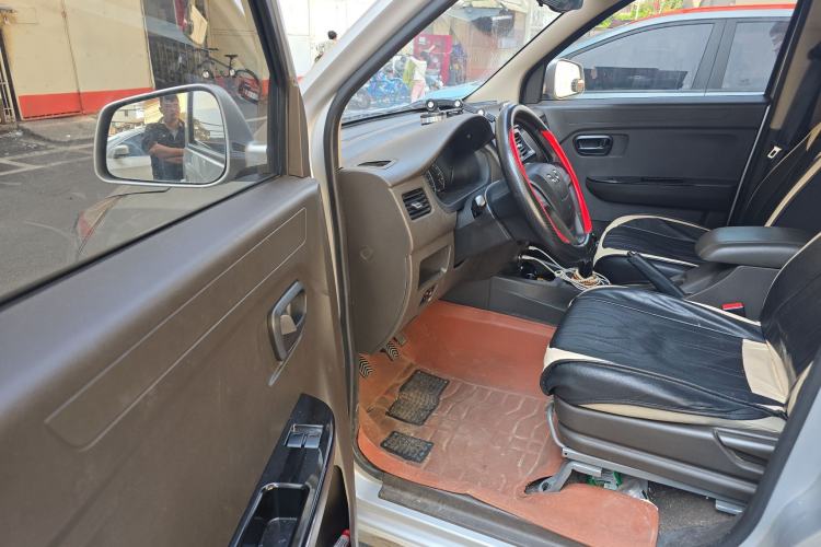 Used Wuling Rongguang V 2018 1.5L Standard Version
